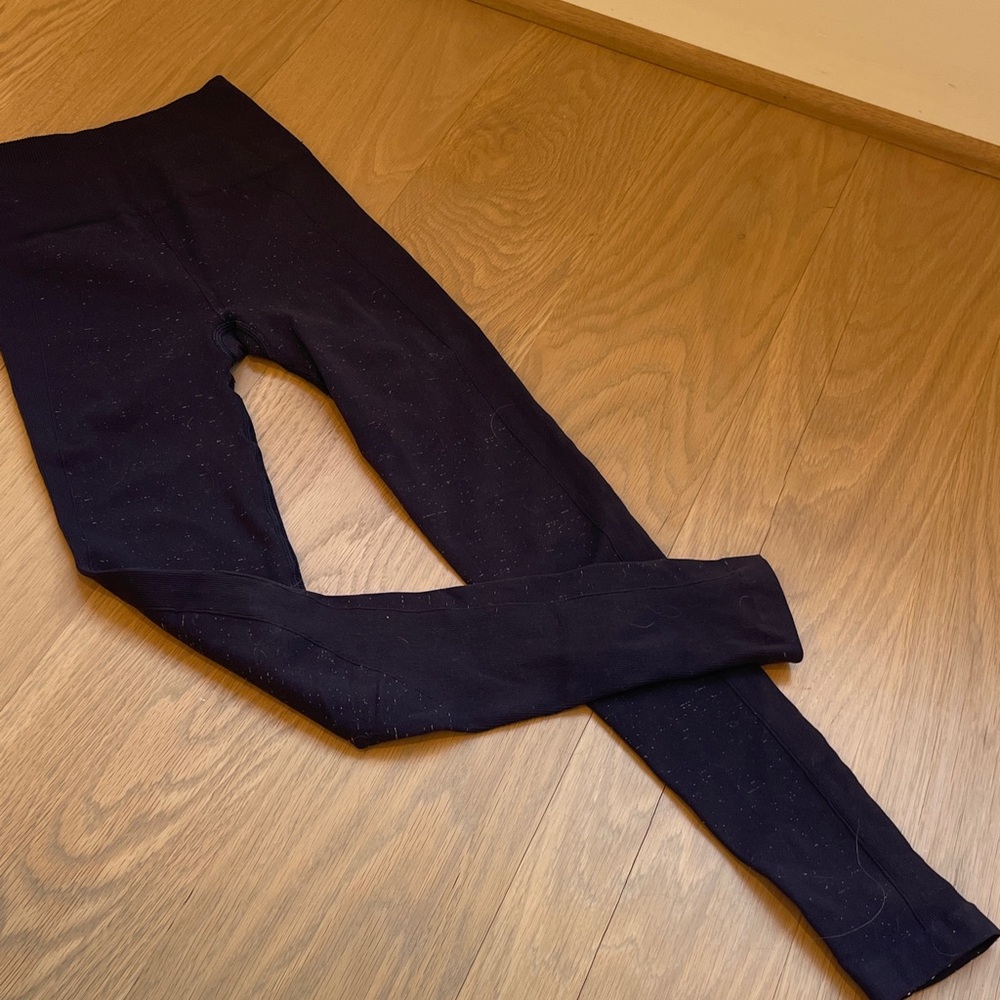 Lululemon leggings like new warm, cozy stretch size 4 excellent condition